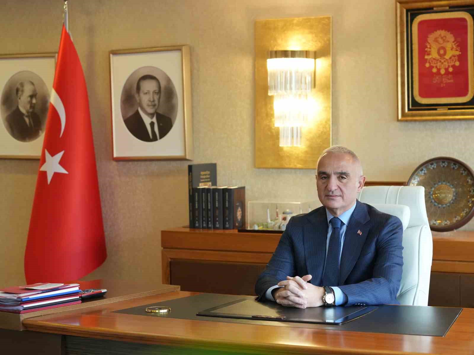 bakan-ersoy-tralleis-te-2-bin-yillik-antik-havuzu-gun-yuzune-cikardik