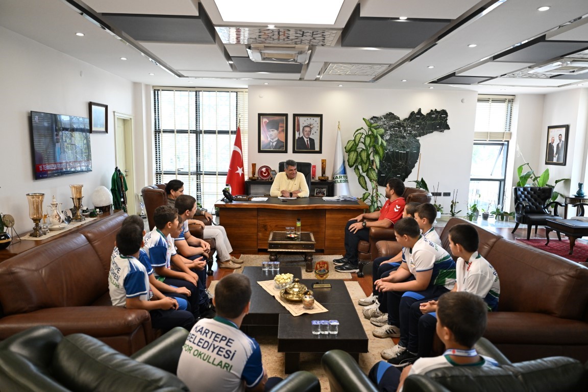 baskan-kocaman-sampiyon-gurescilerle-bulustu