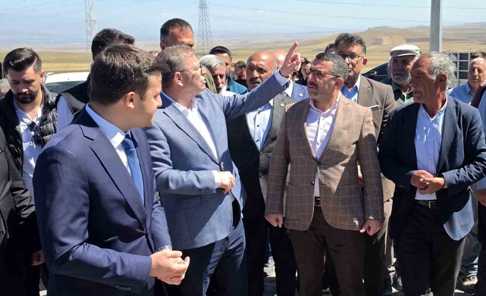 kars-ta-koy-yollarinda-beton-yol-donemi-vali-polat-ve-milletvekili-calkin-yaglica-da-incelemelerde-bulundu