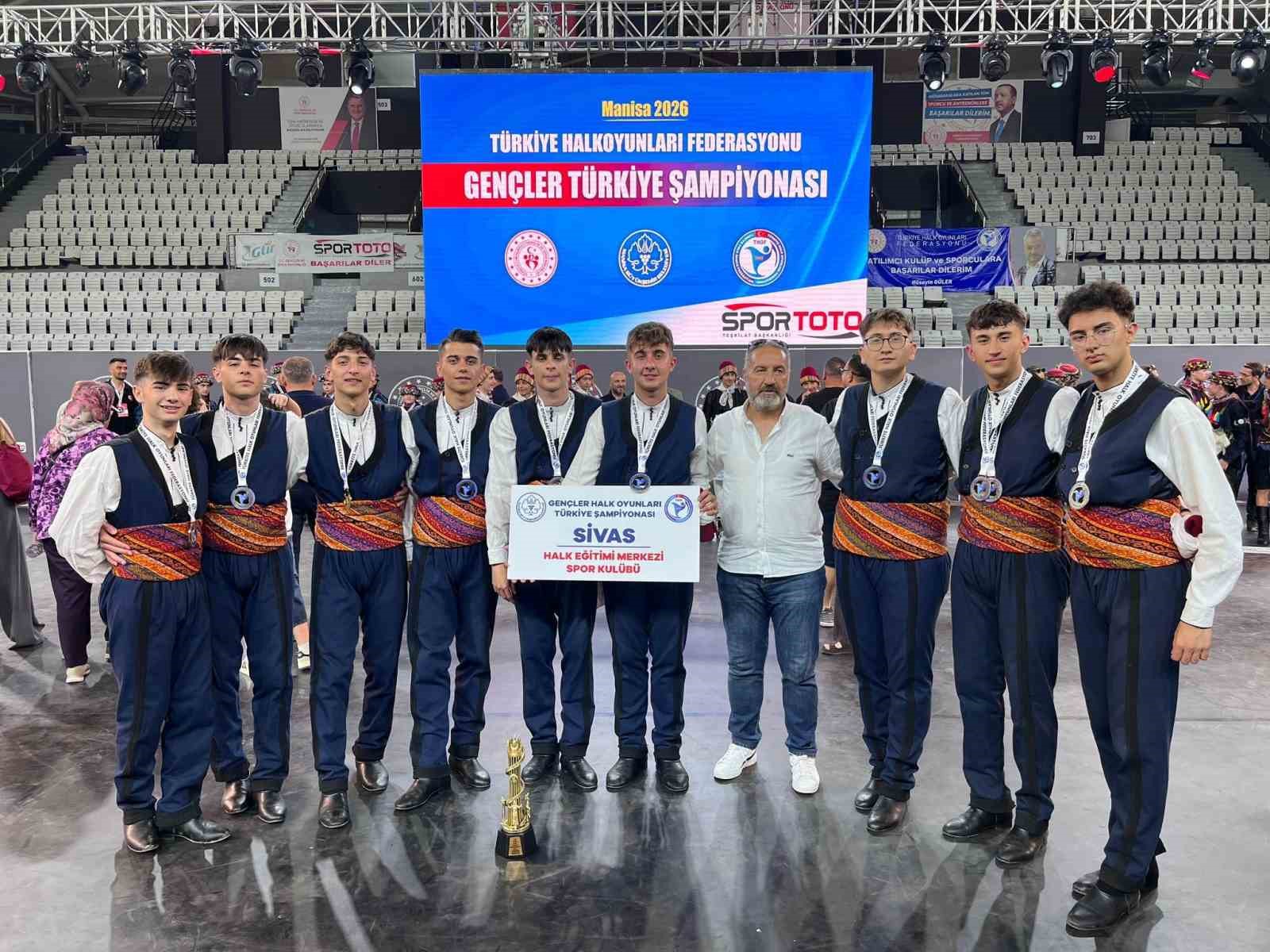 sivas-halk-oyunlari-ekibi-turkiye-sampiyonu-oldu