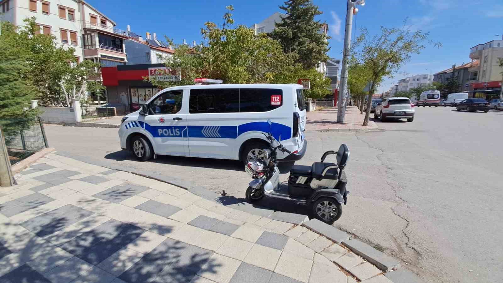 karaman-da-3-tekerlekli-elektrikli-bisiklet-devrildi-1-yarali