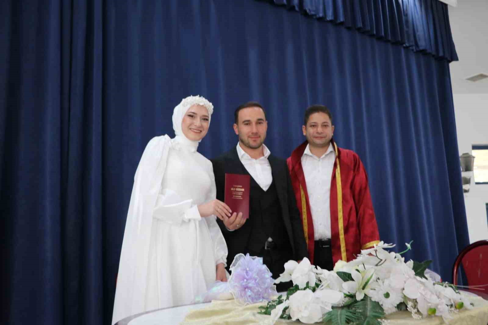 afyonkarahisar-da-06-06-2026-yogunlugu-26-cift-dunya-evine-girdi