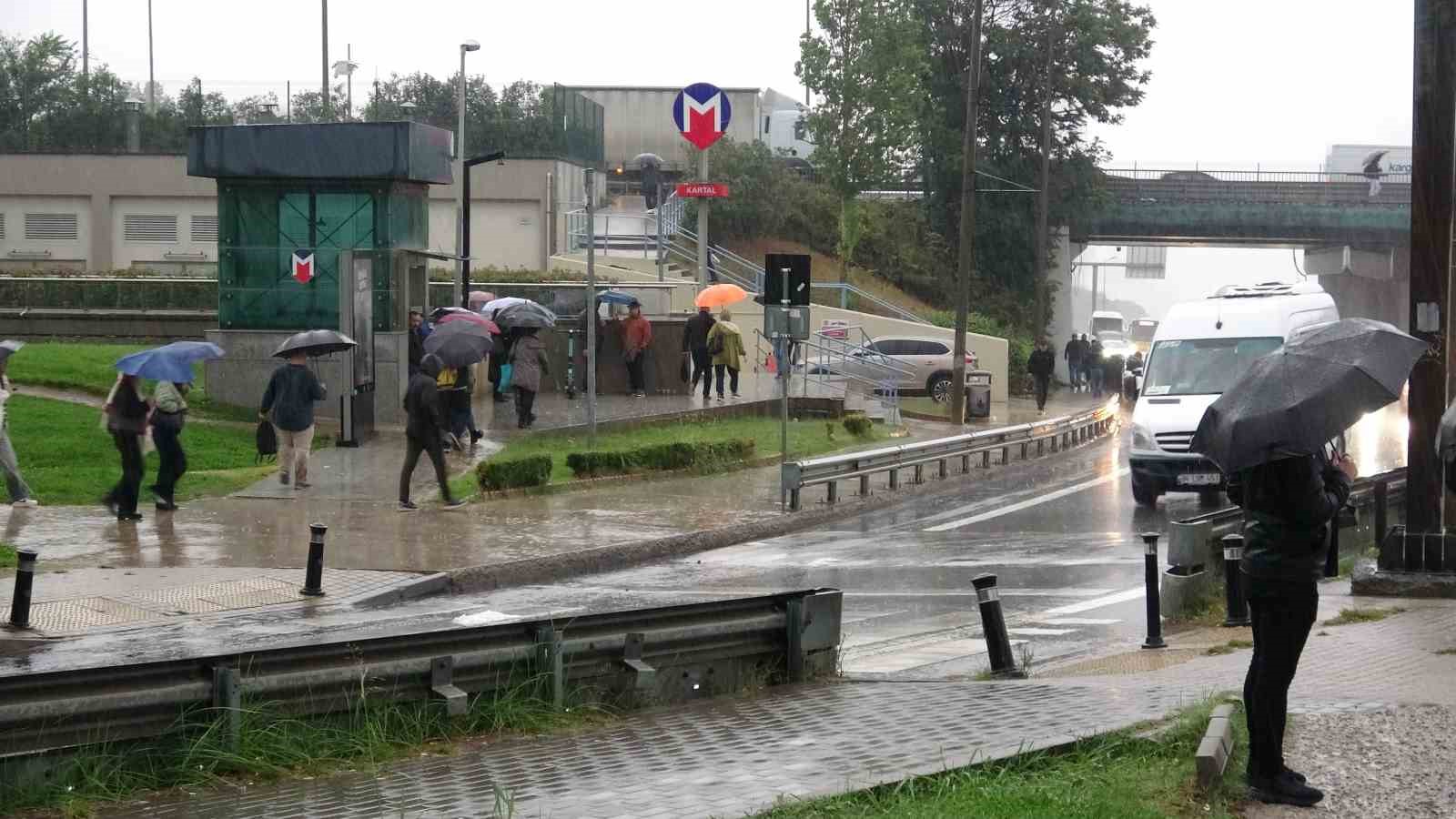 anadolu-yakasi-nda-gece-baslayan-yagis-sabah-saatlerinde-de-etkisini-surdurdu