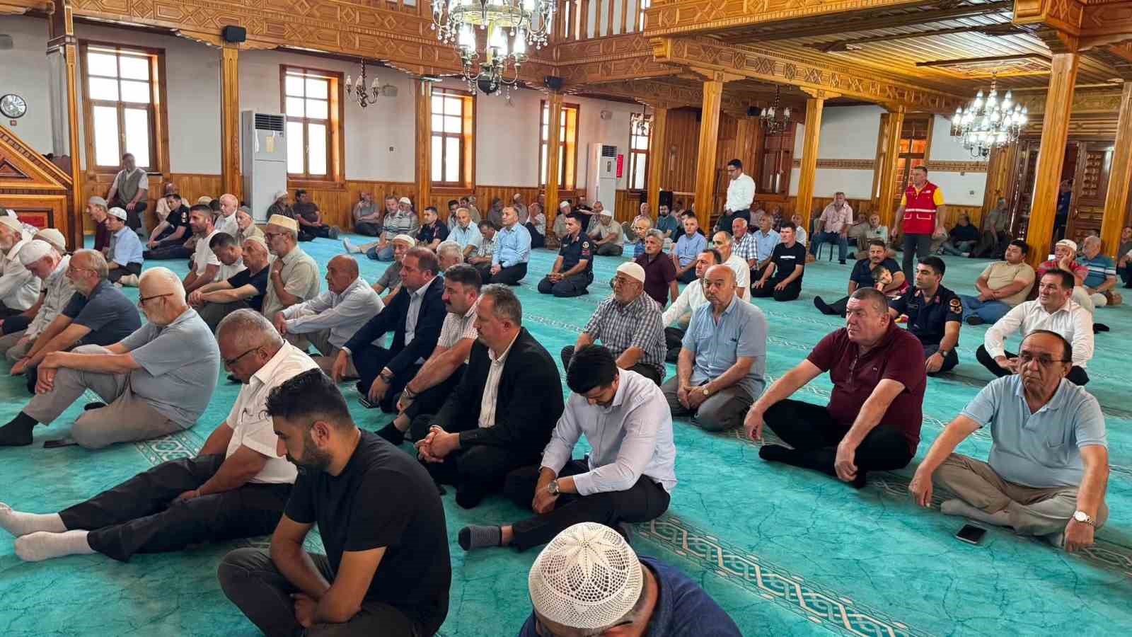 alapli-da-15-temmuz-sehitleri-icin-mevlit-okutuldu