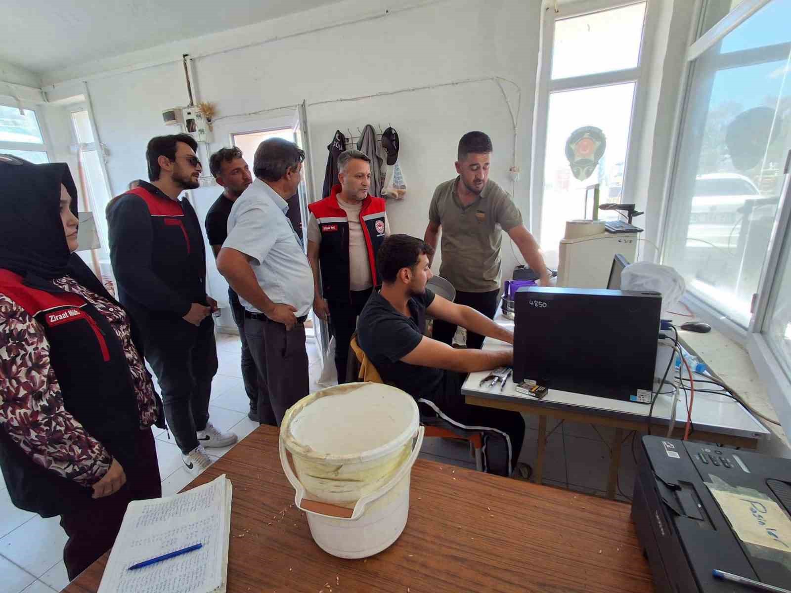 bayburt-ta-tmo-alim-ofisinde-urun-kabulu-suruyor