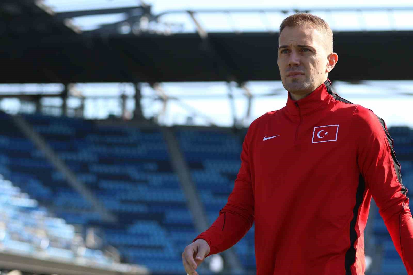 mert-gunok-milli-takim-kariyerini-sonlandirdi