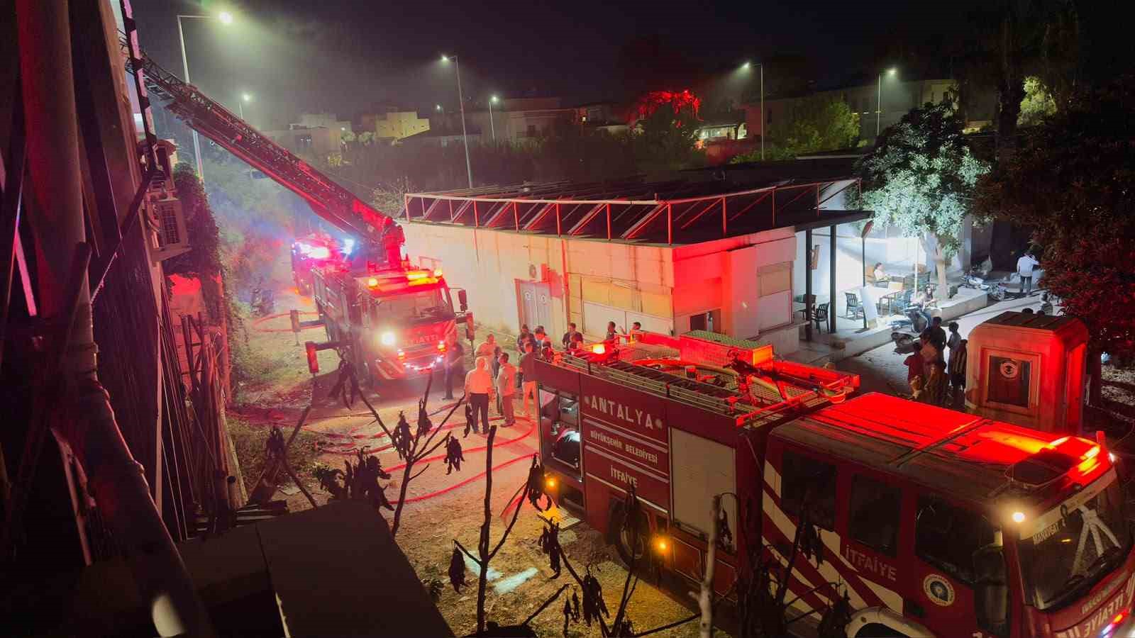 manavgat-ta-otelin-personel-lojmaninda-cikan-yangin-buyumeden-sonduruldu