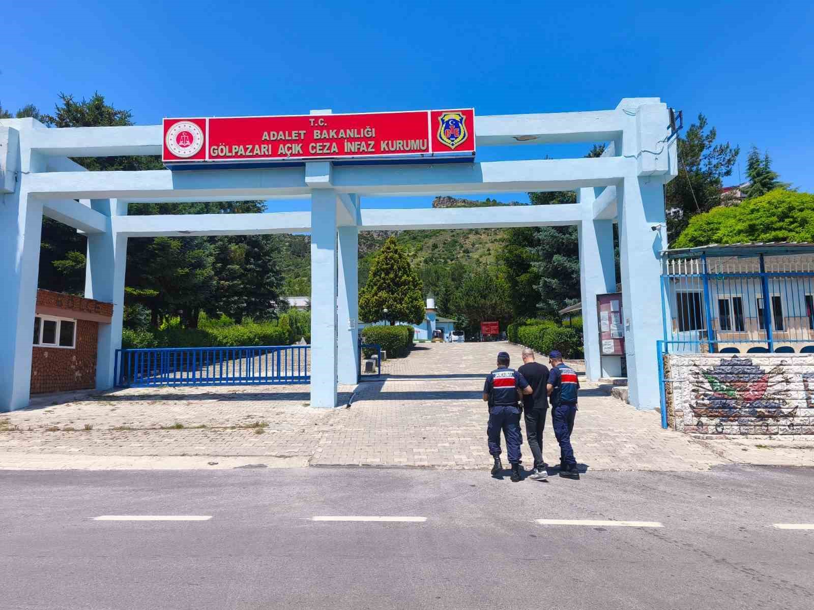 bilecik-te-hakaret-sucundan-aranan-sahis-yakalanarak-cezaevine-teslim-edildi