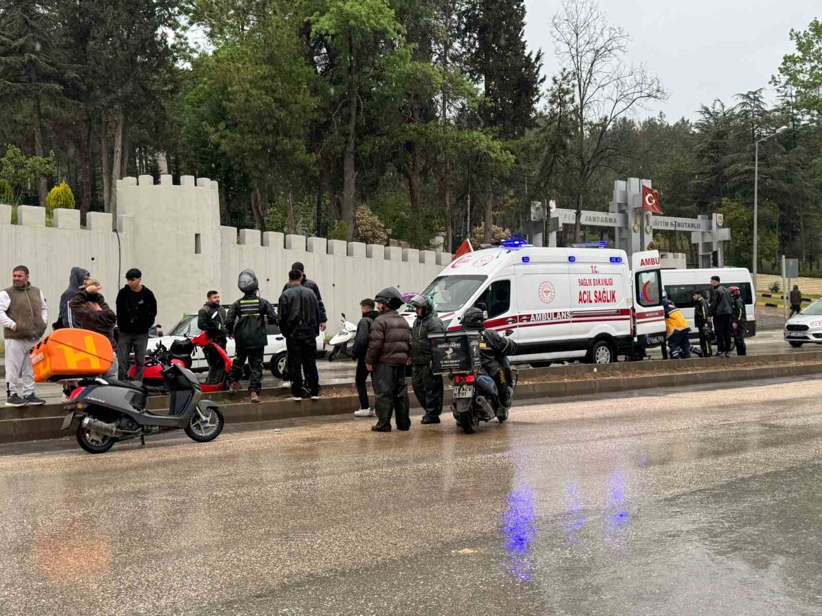 bilecik-te-ticari-arac-ile-motosiklet-carpisti-1-yarali