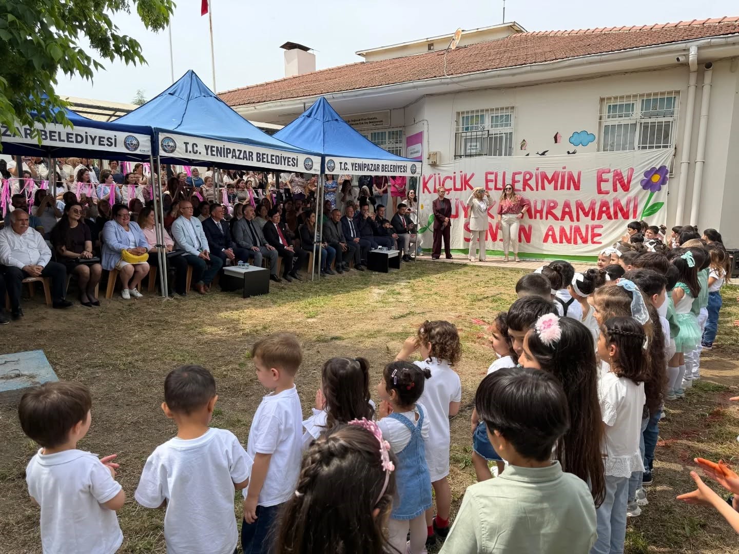 baskan-ercan-miniklerin-anneler-gunu-sevincine-ortak-oldu