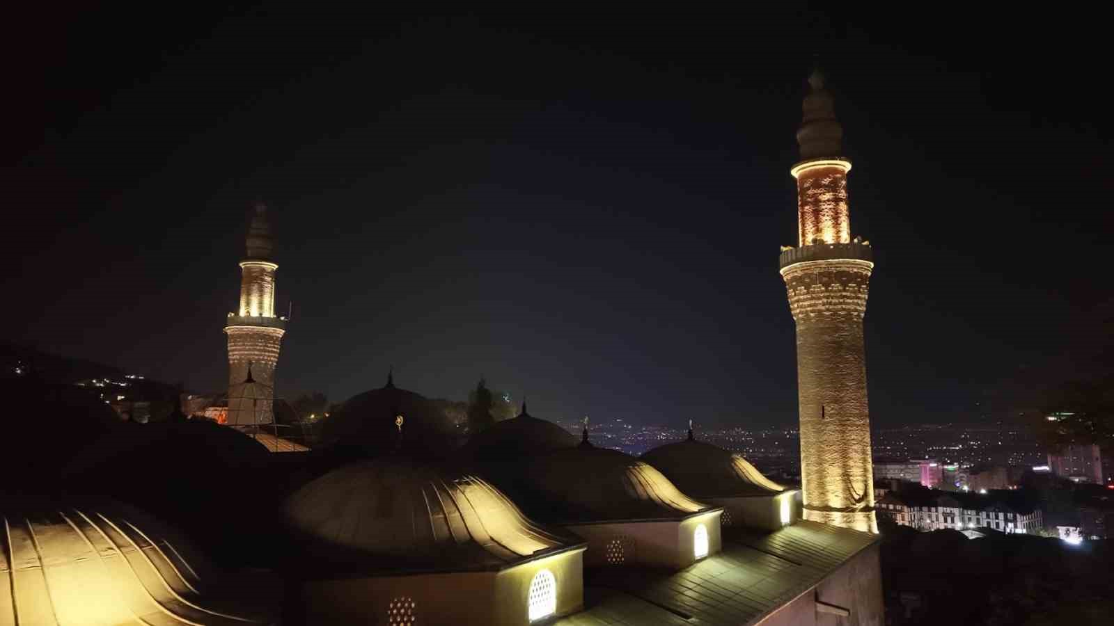bursa-da-mevlid-kandili-ulu-cami-de-dualarla-idrak-edildi