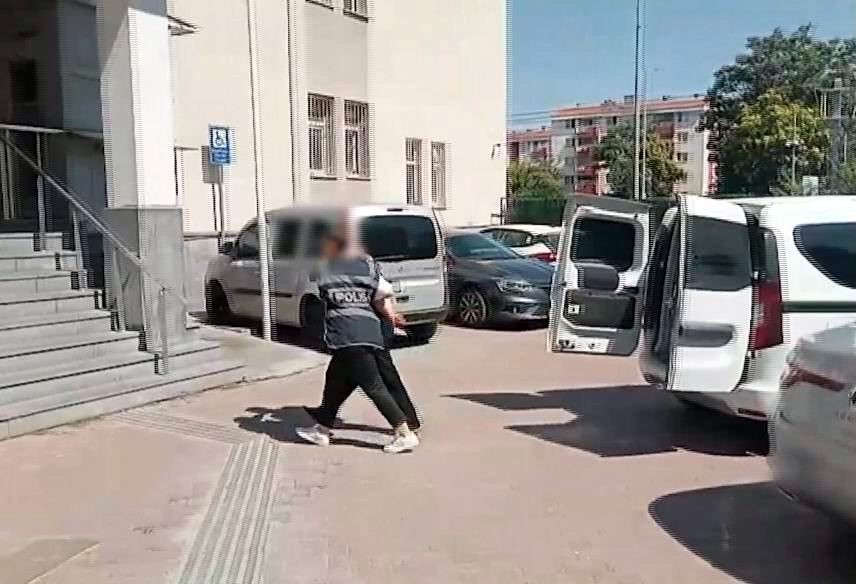 28-yil-kesinlesmis-cezasi-olan-firari-polisten-kacamadi