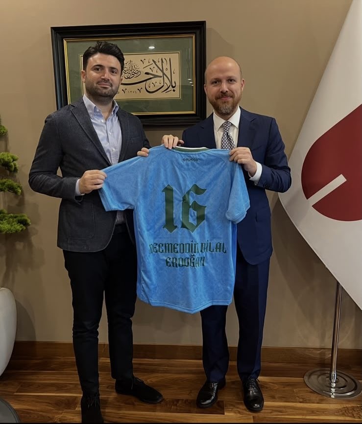 bursaspor-baskani-celik-ten-bilal-erdogan-a-ozel-forma