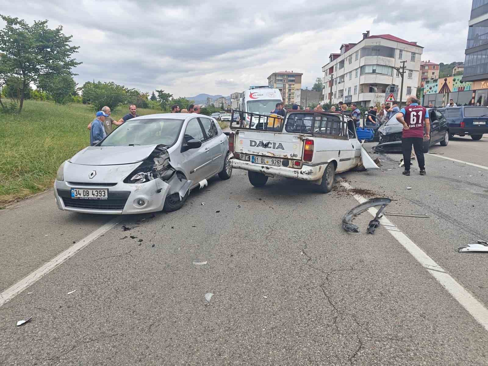 trabzon-da-zincirleme-trafik-kazasi-8-yarali