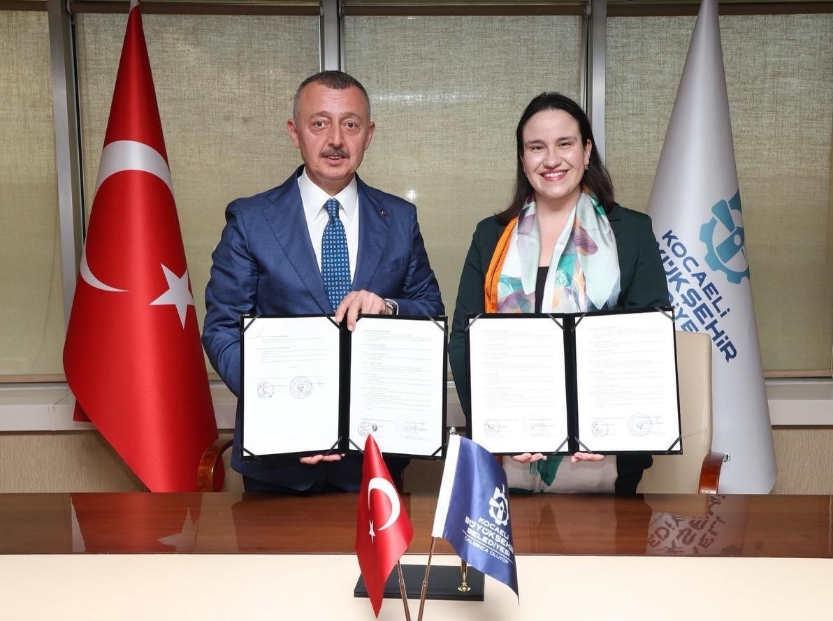 kocaeli-ile-bosna-hersek-in-novo-sarajevo-kenti-kardes-sehir-oldu