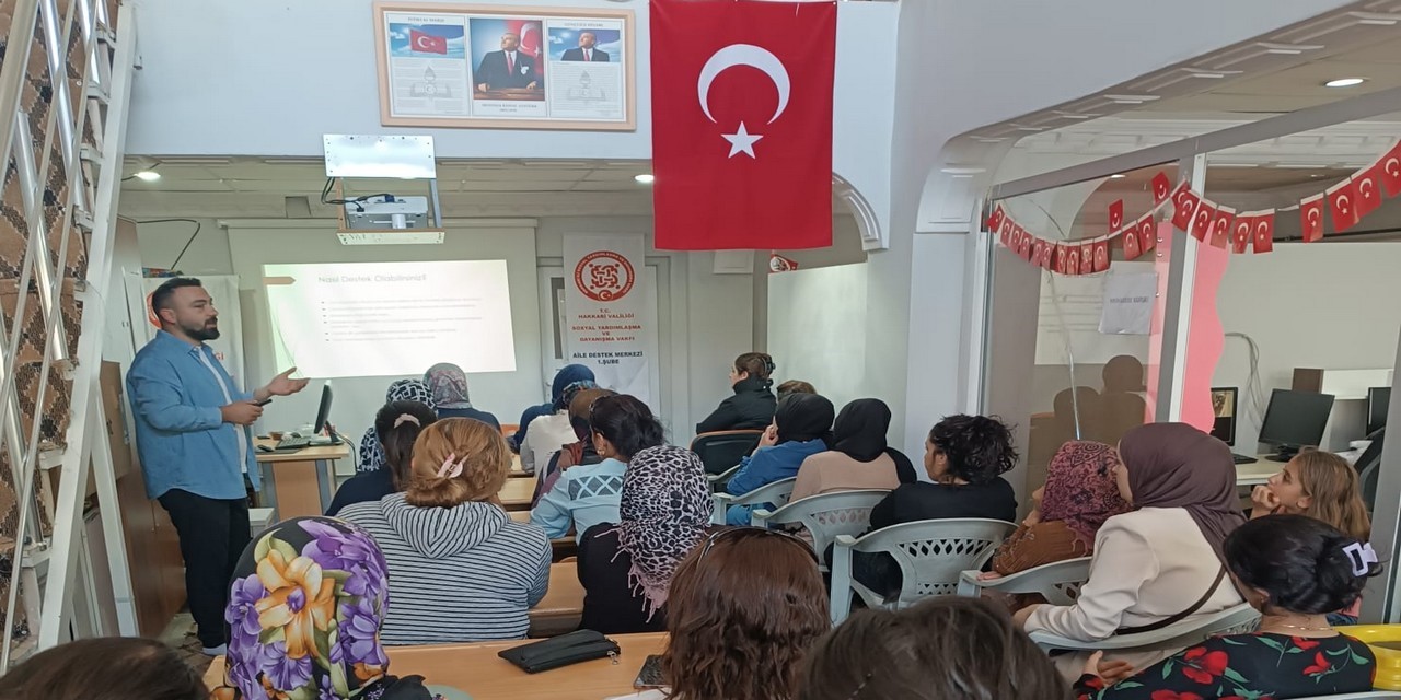 hakkari-de-okul-ve-aile-konulu-seminer-duzenlendi