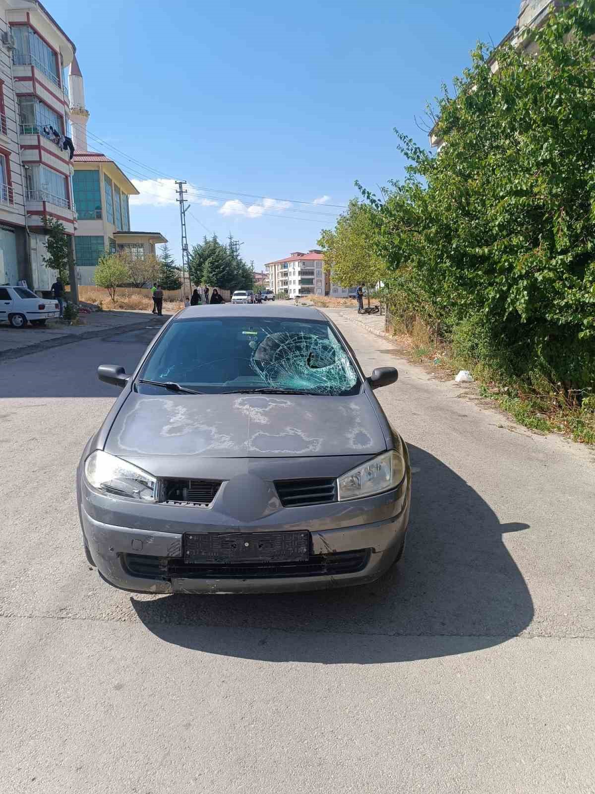 palu-da-aracin-carptigi-bisikletli-cocuk-yaralandi