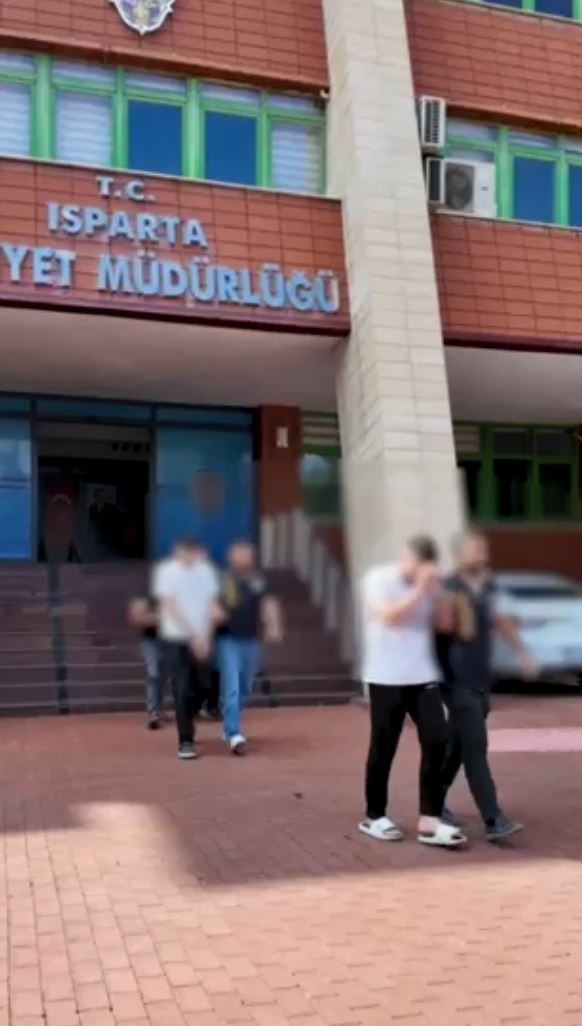 isparta-da-sahte-arac-kiralama-yonlendirmesiyle-vatandaslari-dolandirdilar