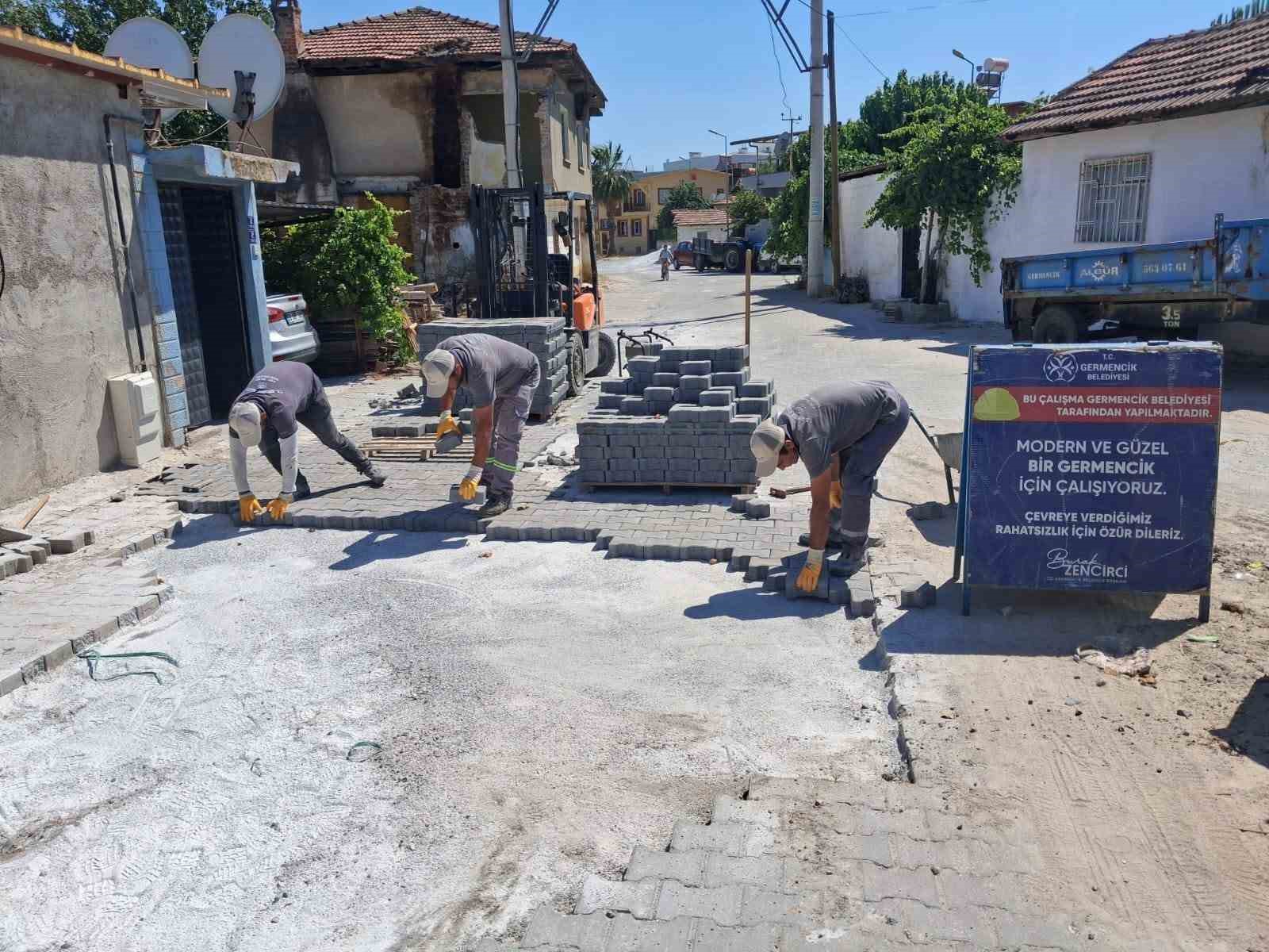 germencik-te-yol-ve-cevre-duzenleme-calismalari-suruyor