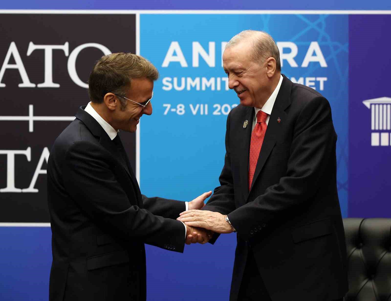 cumhurbaskani-erdogan-macron-ile-gorustu