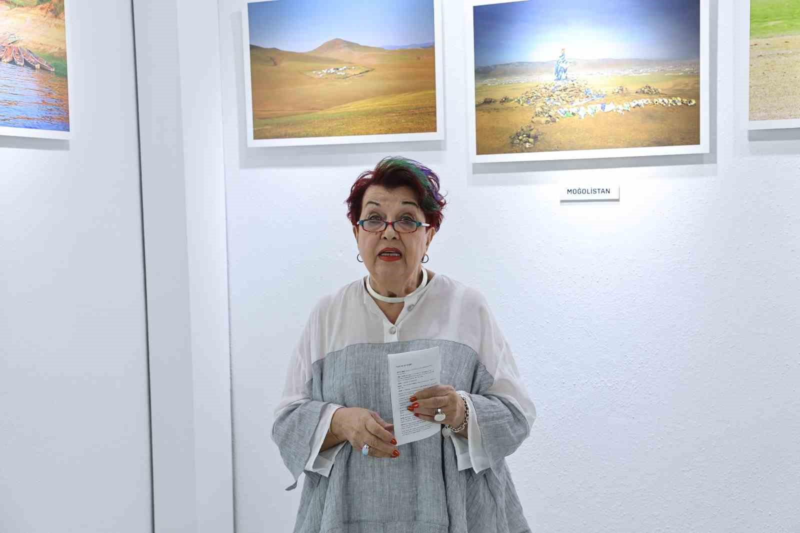 uzaklarda-bir-yerlerde-sergisi-acildi