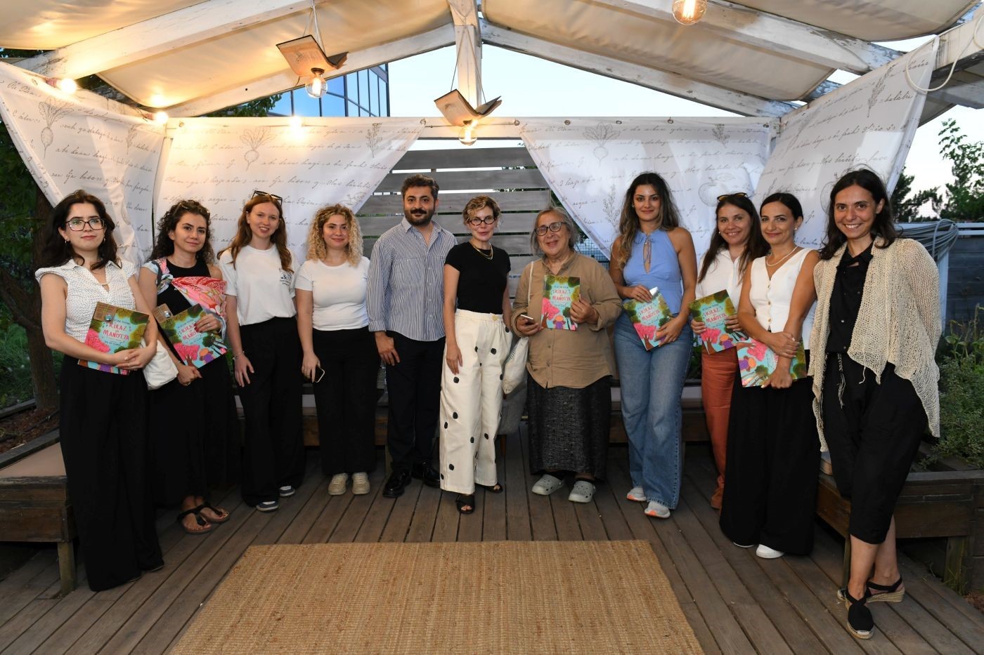 akmerkez-in-terasta-tarim-projesi-kitap-kuluplerine-ev-sahipligi-yapiyor