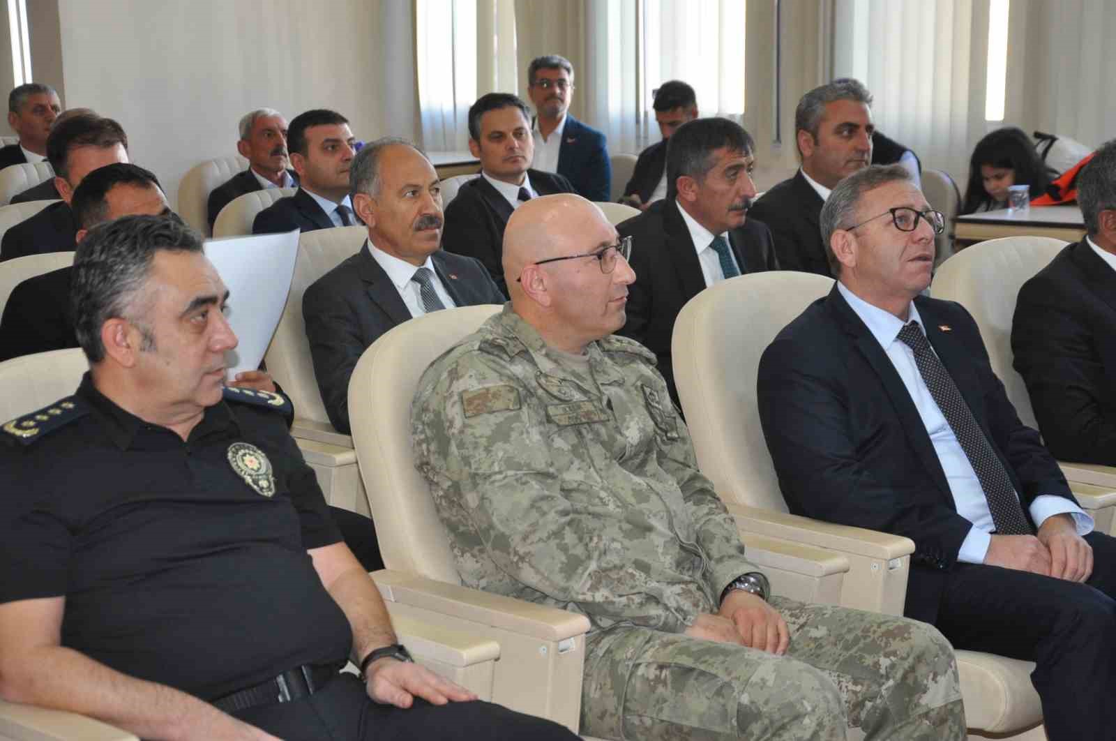 kars-ta-irap-toplantisi-gerceklestirildi-afet-risklerine-karsi-hazirlik-masaya-yatirildi