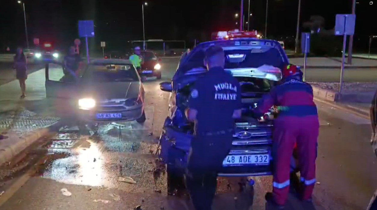 trafik-kazasinda-yaralanan-surucu-kizi-ve-torununu-gormeden-hastaneye-gitmek-istemedi