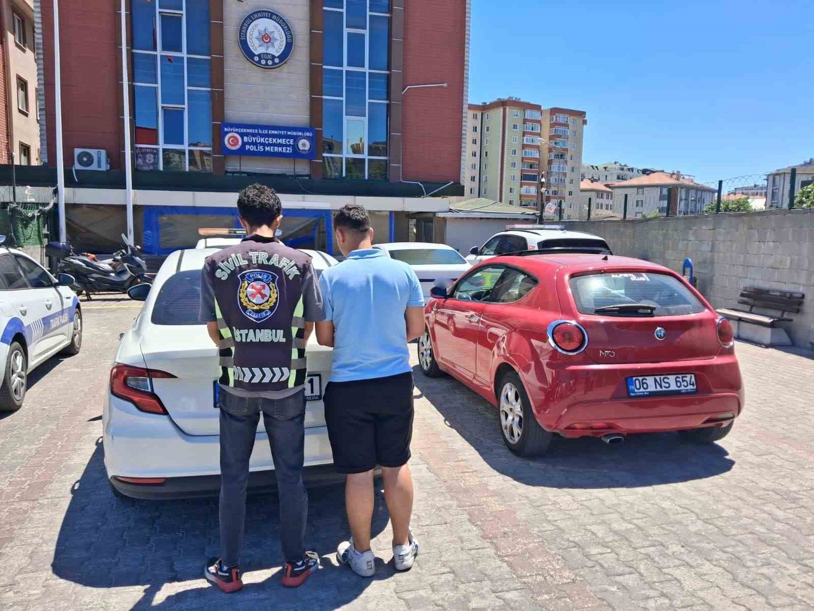 buyukcekmece-de-trafik-kavgasi-kamerada