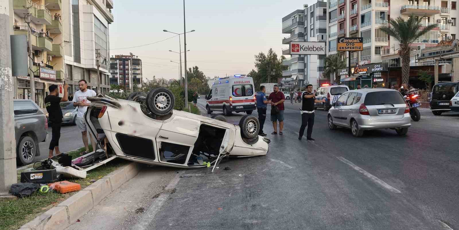 cekicinin-carptigi-otomobil-ters-dondu-anne-ve-kizi-yaralandi