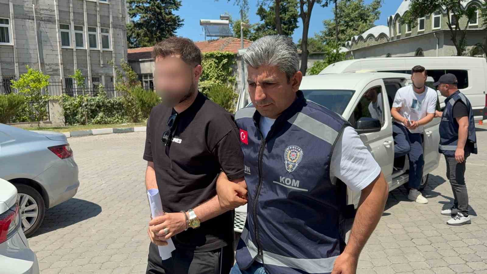 samsun-da-1-milyonu-askin-kacak-makarona-2-gozalti