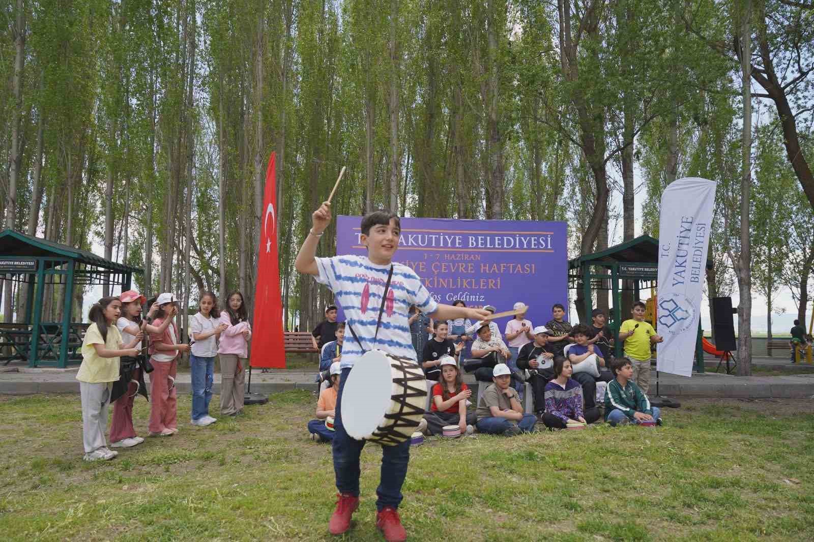 yakutiye-de-cocuklar-sifir-atik-senligi-ile-hem-eglendi-hem-dogayi-yesertti