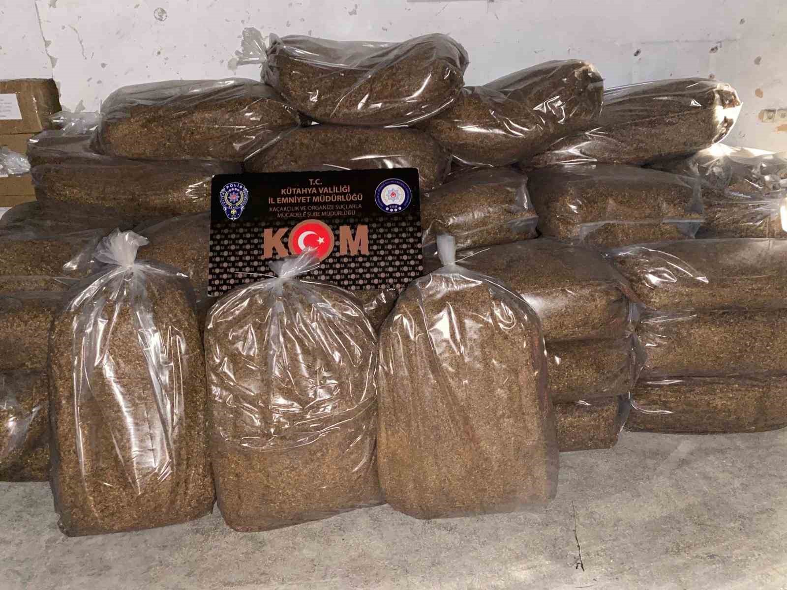 kutahya-da-2-araca-kacakcilik-operasyonu-1-ton-716-kilo-tutun-ele-gecirildi