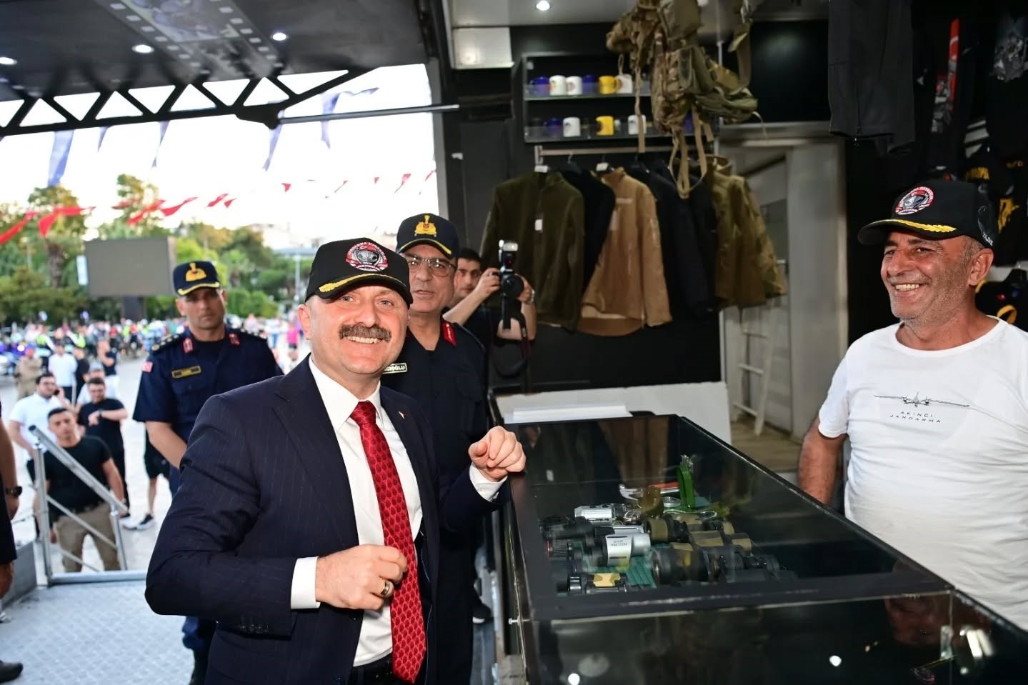 aydin-valisi-varol-jandarmanin-etkinligine-katildi