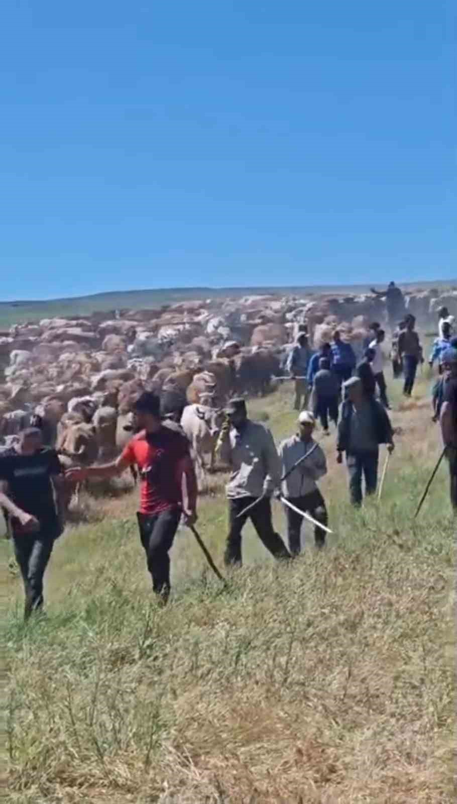 mus-ta-iki-koy-arasinda-arazi-kavgasi-2-yarali