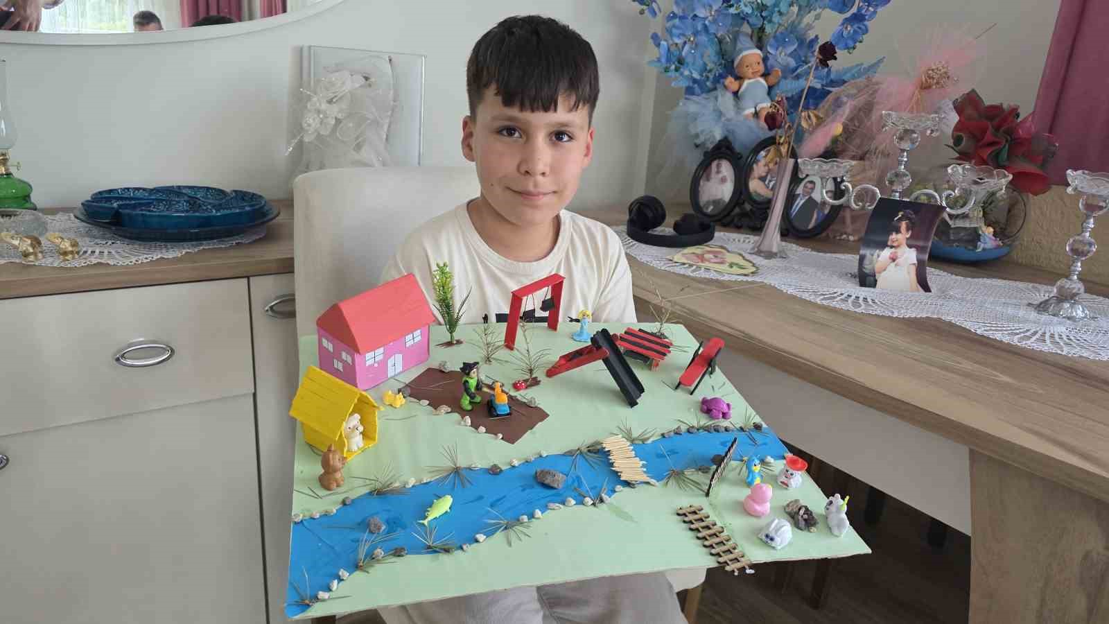 kutahya-da-3-sinif-ogrencisi-goktug-okayay-in-dikkat-ceken-dogal-yasam-maketi