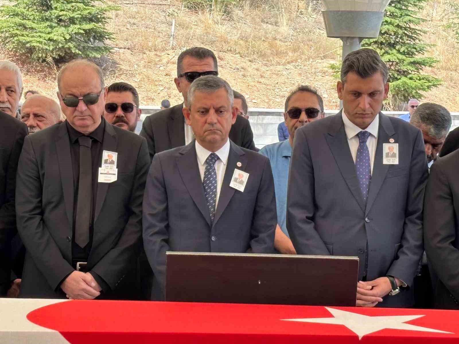 eski-chp-kocaeli-milletvekili-selvi-son-yolculuguna-ugurlandi