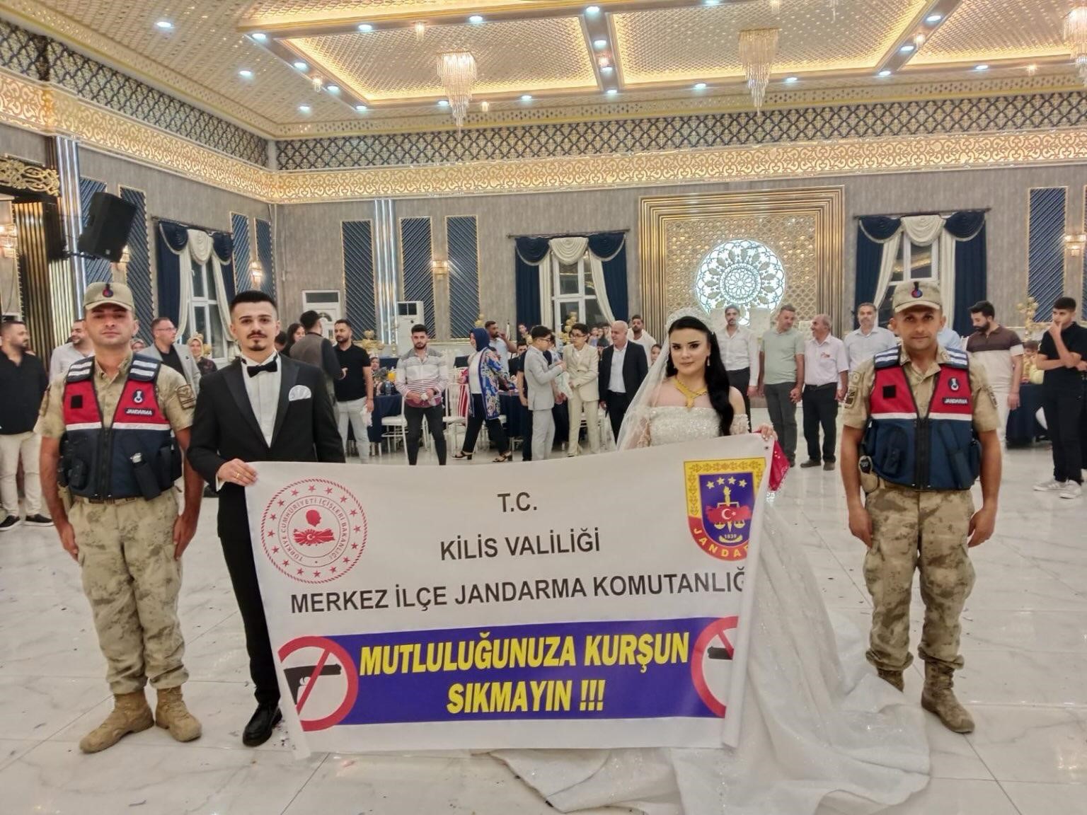 kilis-te-mutlulugunuza-kursun-sikmayin-uyarisi