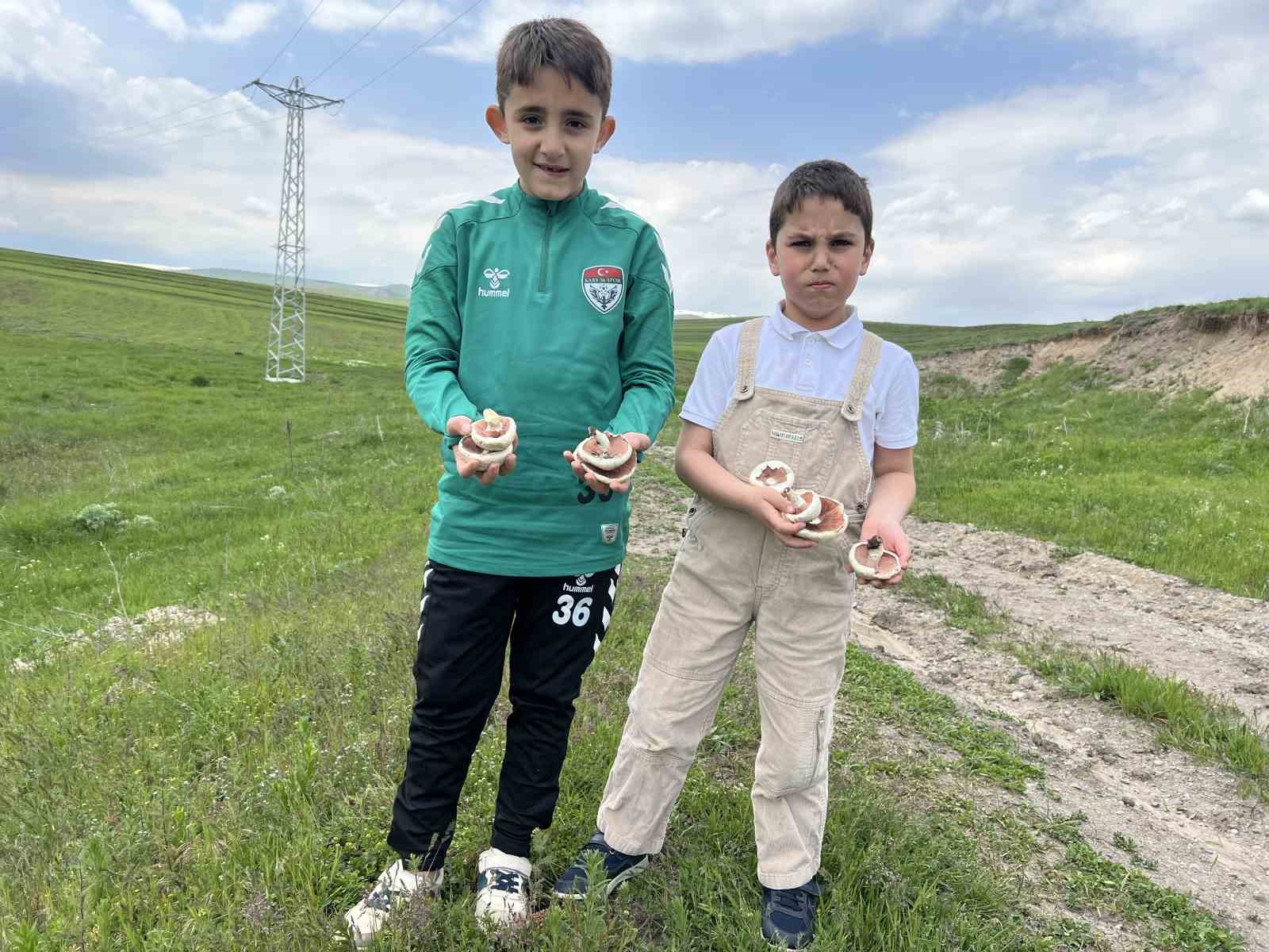 kars-ta-mantar-bereketi-cocuklar-dogada-hem-eglendi-hem-topladi