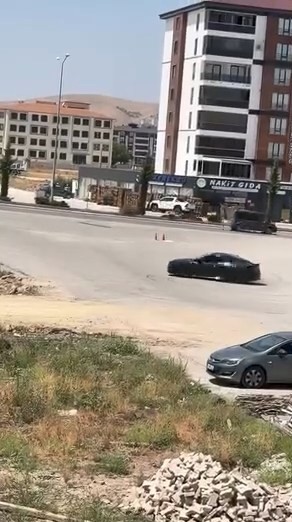 elazig-da-luks-otomobiliyle-drift-yapan-surucuye-140-bin-lira-ceza