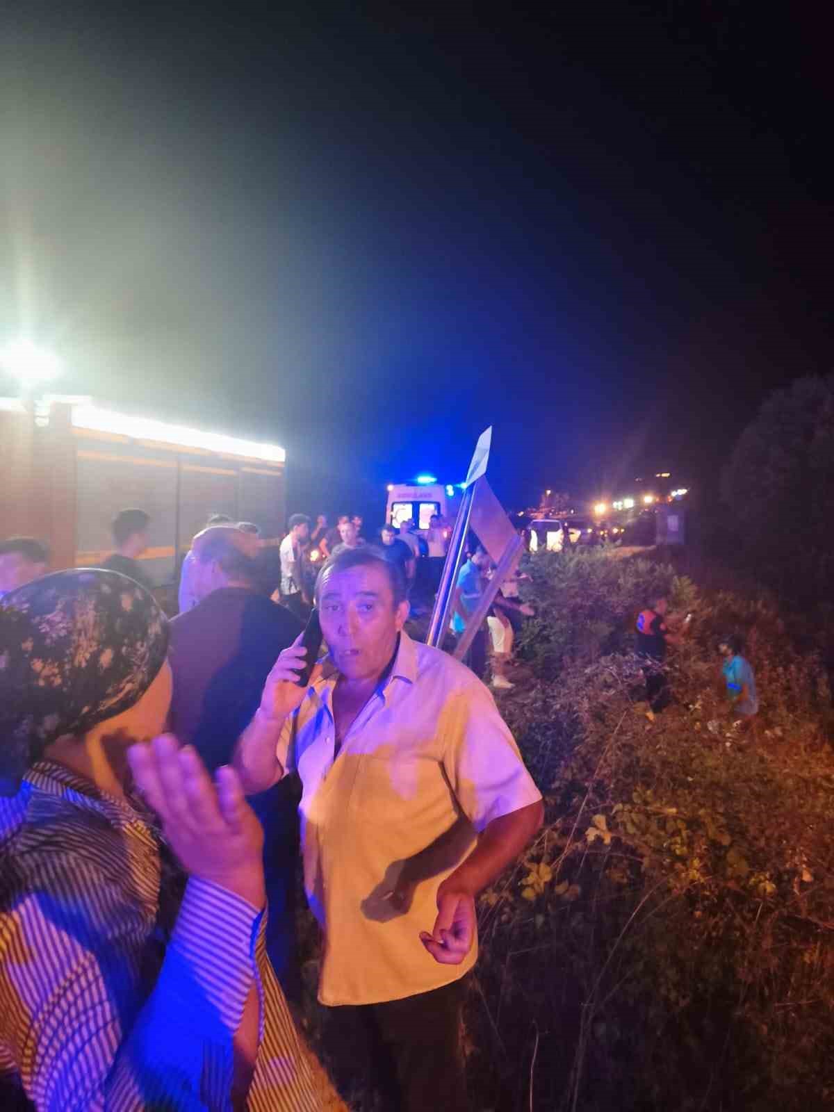 yolcu-minibusu-ile-otomobil-carpisti-11-yarali