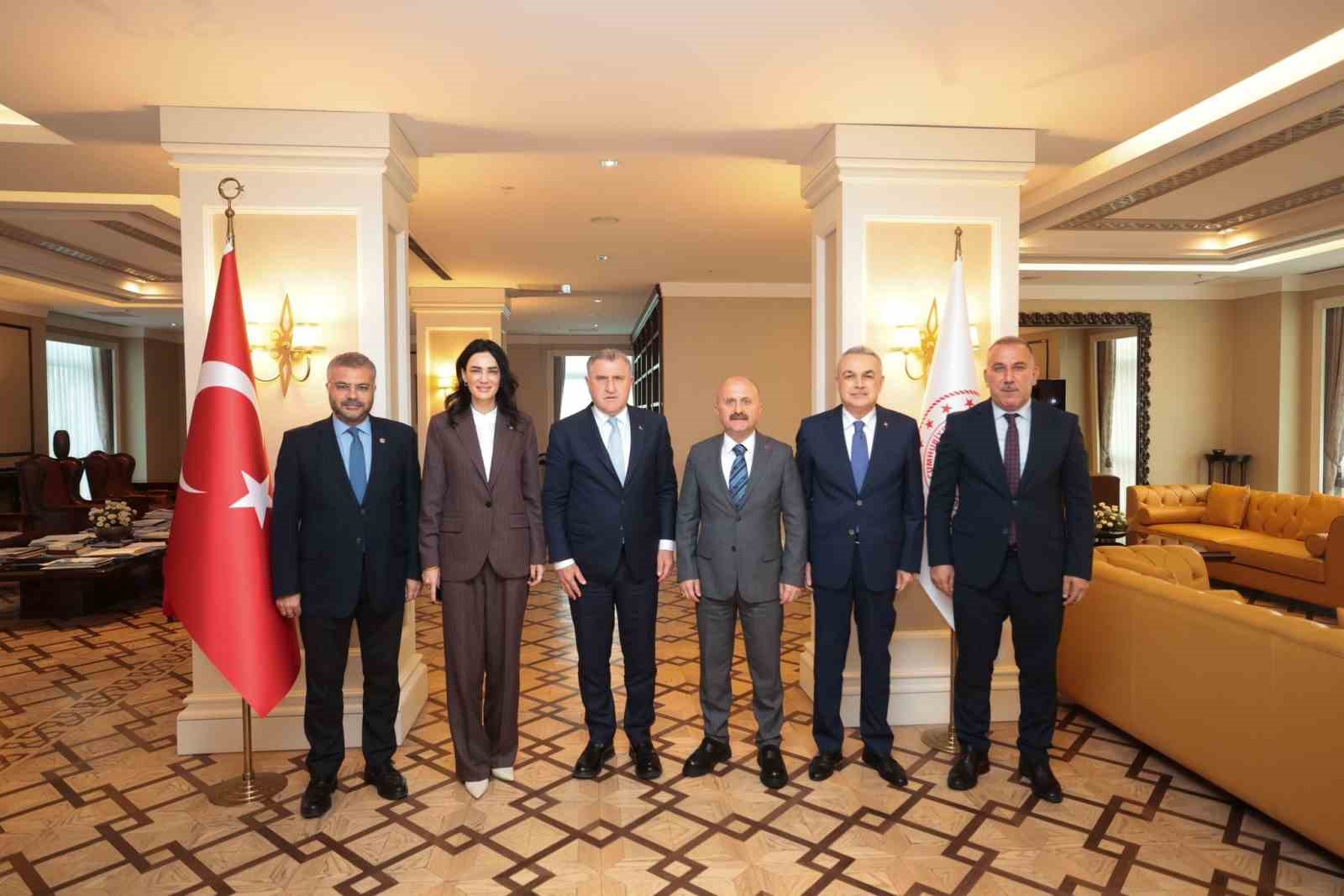 aydin-in-spor-yatirimlari-bakan-bak-ile-gorusuldu
