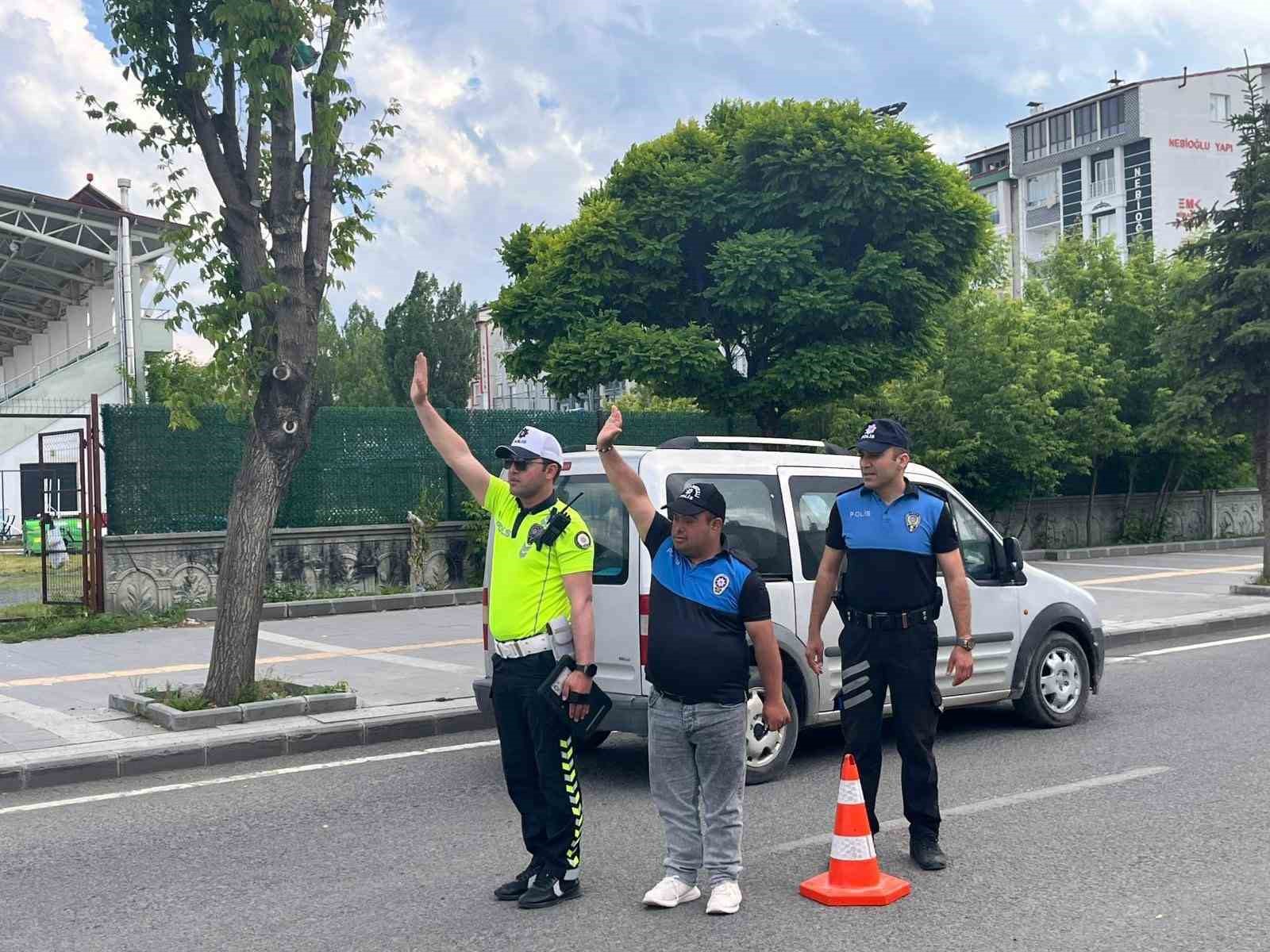 kars-ta-ozel-gereksinimli-gencin-polislik-hayali-gercek-oldu