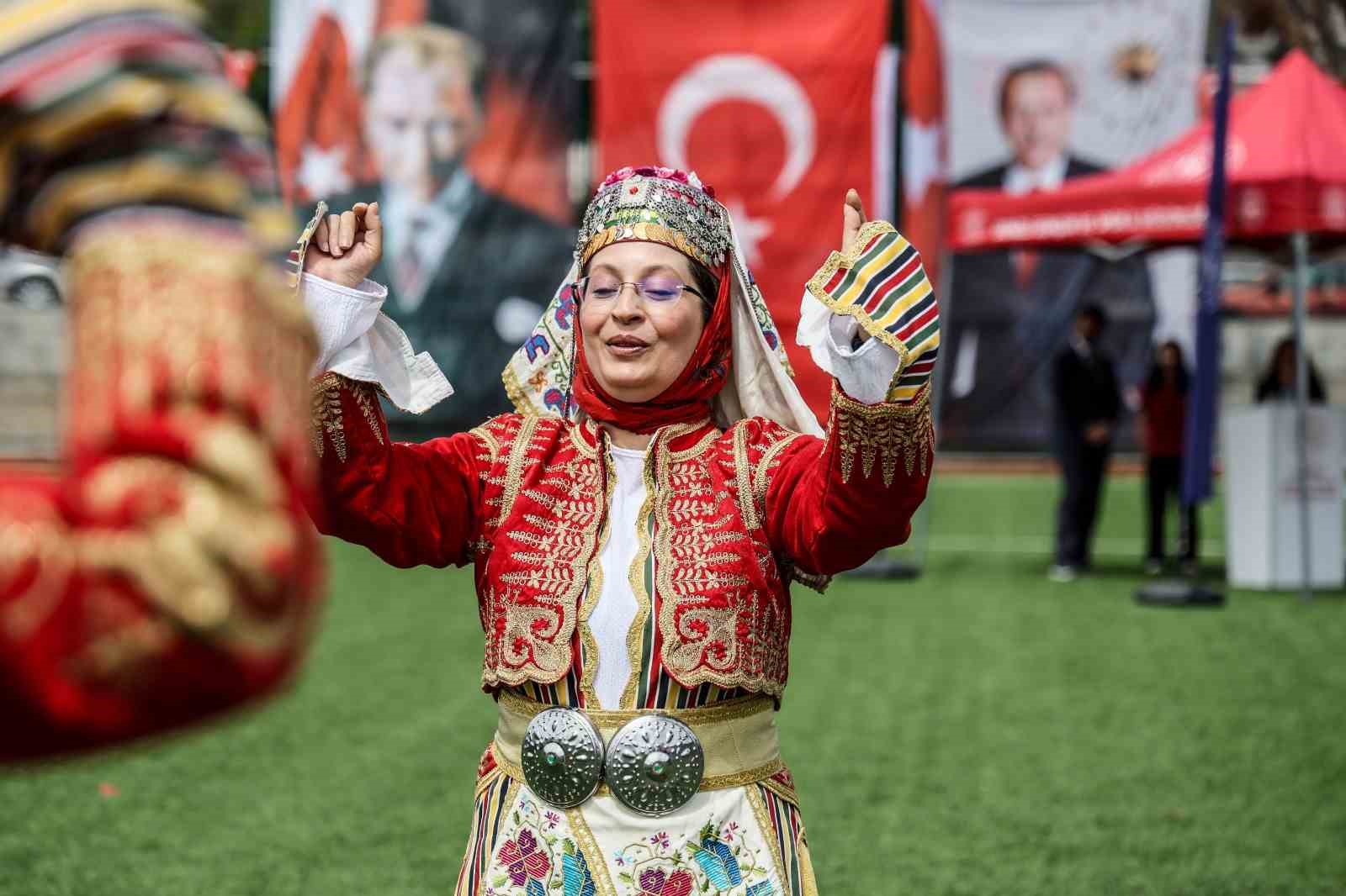 cameli-de-19-mayis-ataturk-u-anma-genclik-ve-spor-bayrami-coskuyla-kutlandi