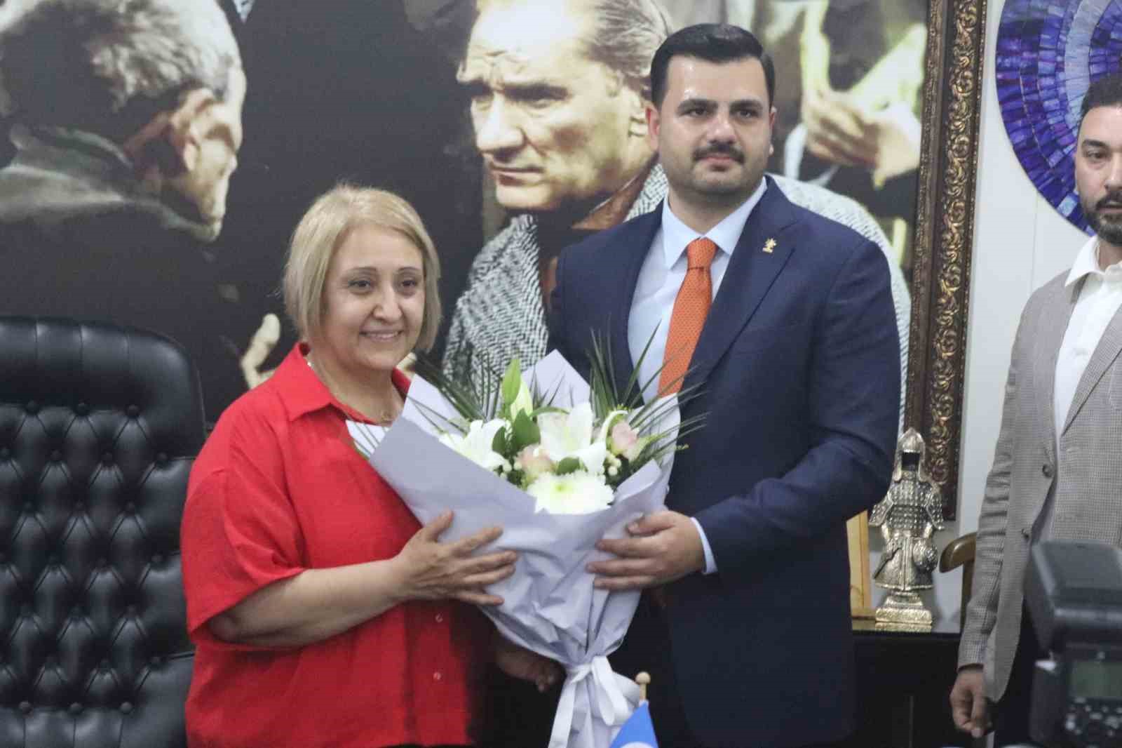ak-parti-genel-sekreteri-inan-ilkay-cicek-1-5-yil-partimize-katilmak-icin-cabaladi