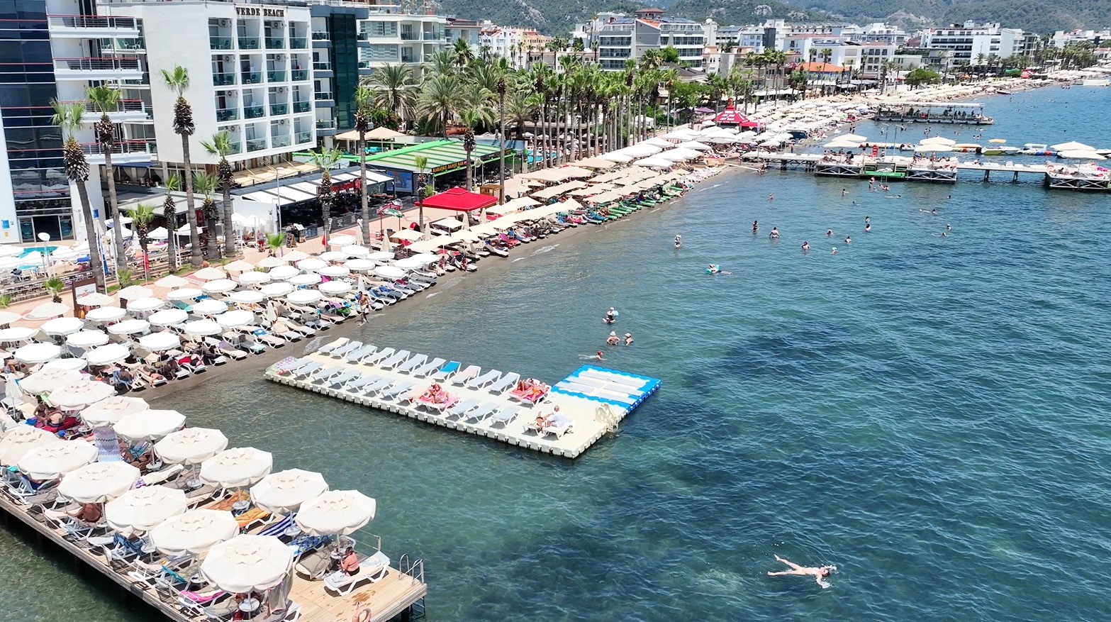 okullar-tatil-oldu-marmaris-sahilleri-dolmaya-basladi