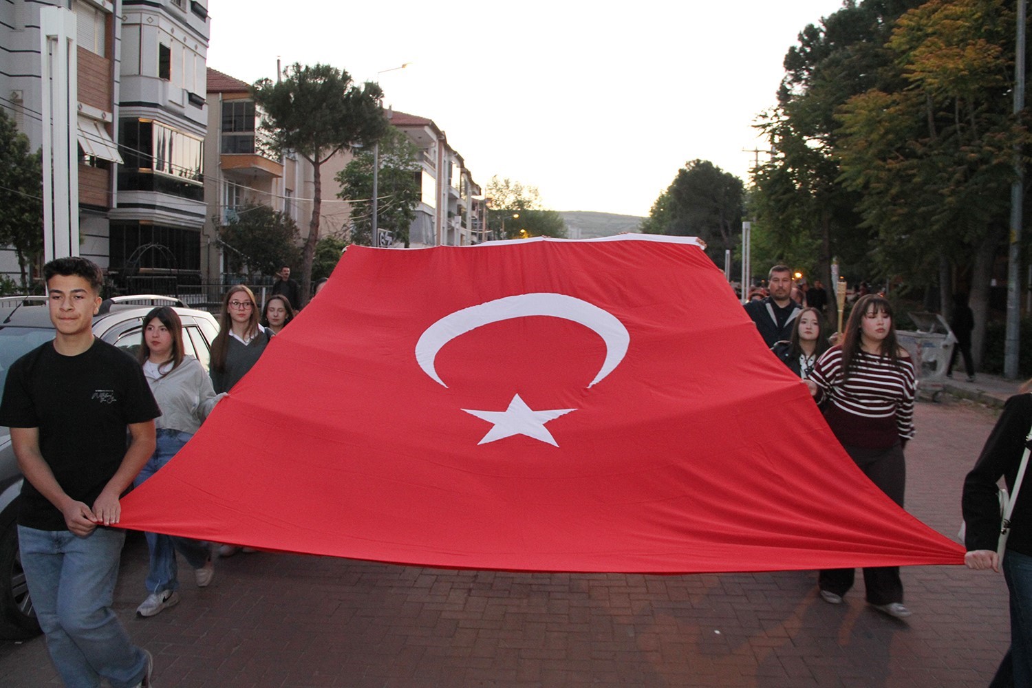kula-da-19-mayis-coskusu-fener-alayiyla-taclandi