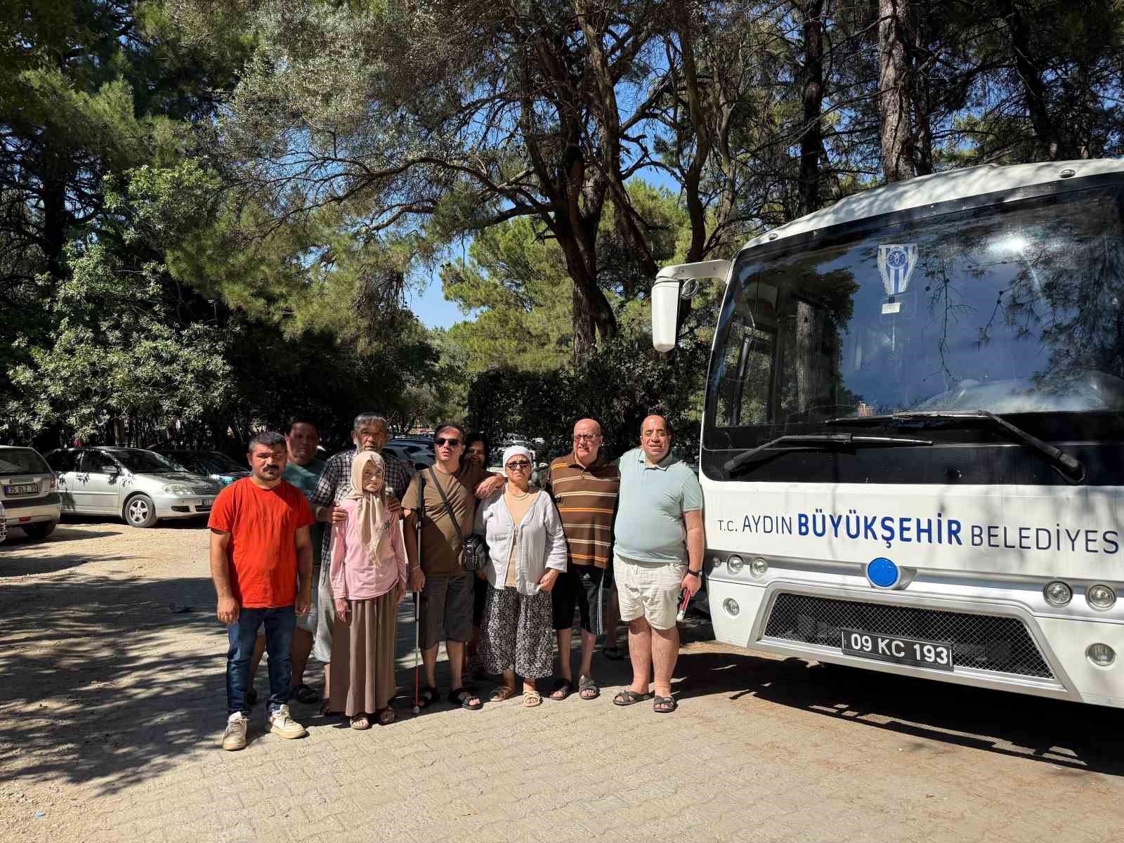 gorme-engelliler-dilek-yarimadasi-milli-parki-nda-dogayla-bulustu