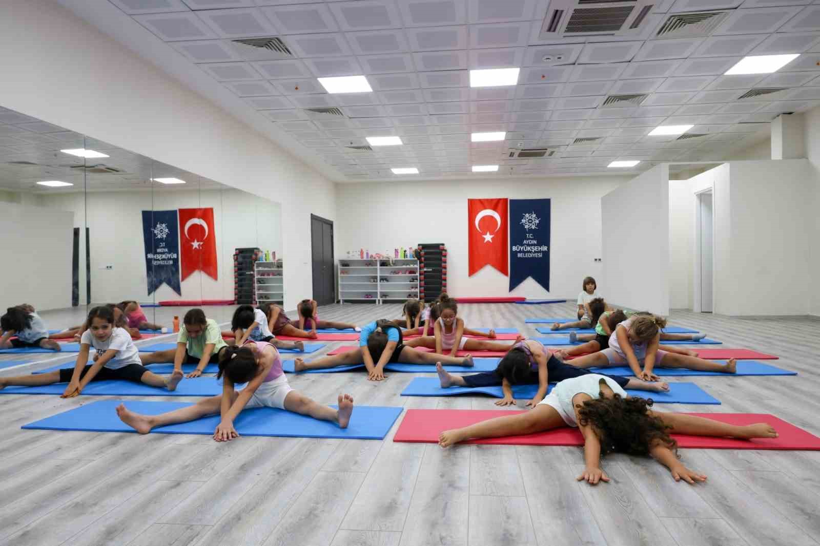 aydin-buyuksehir-in-yaz-etkinliklerinde-cocuklar-jimnastikle-gelisiyor
