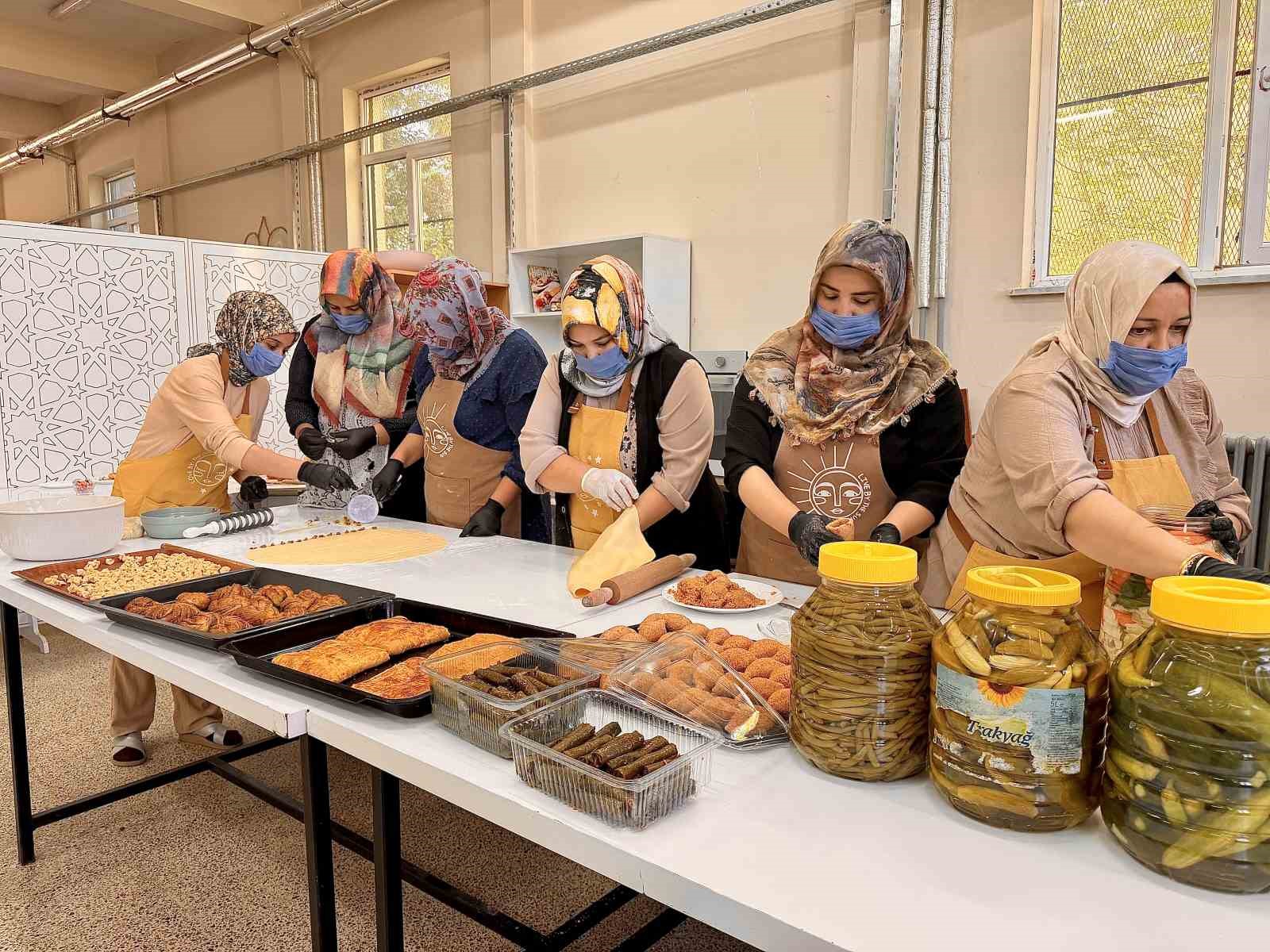 agri-da-kadin-emegi-kooperatifle-buyuyor-7-kadin-hem-uretiyor-hem-aile-ekonomisine-katki-sagliyor